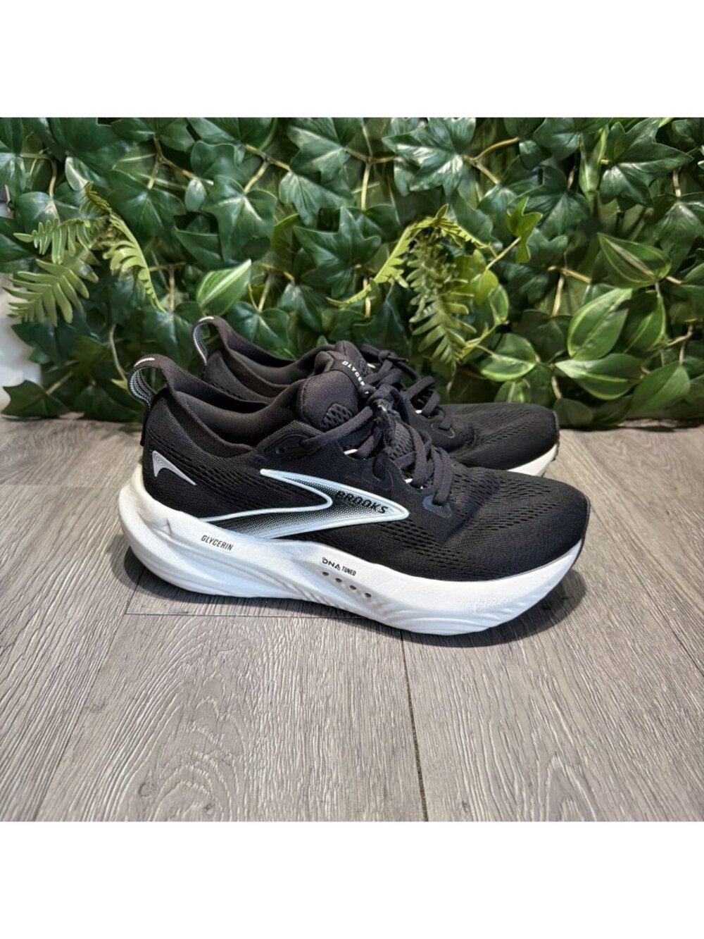 Brooks Glycerin GTS 22 Women's Size 7.5 Running Shoes Black White Stability